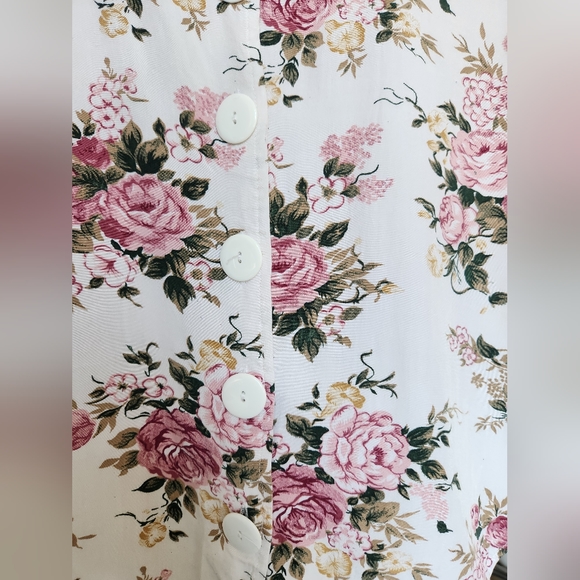 Vintage Floral Button Down Crop Top - Picture 6 of 8